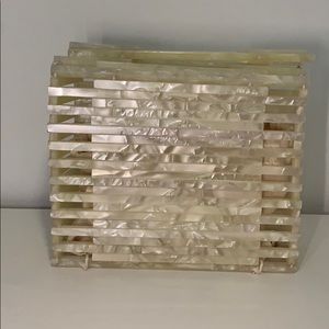 Cute oyster shell inspired hand bag.